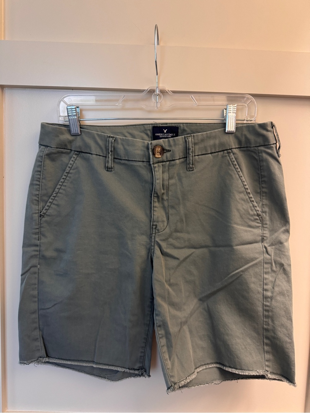 American Eagle Boyfriend Stretch Chino Shorts Sage Green Raw Hem Size 8